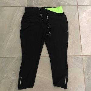 Nike Dri-Fit Cropped Pants